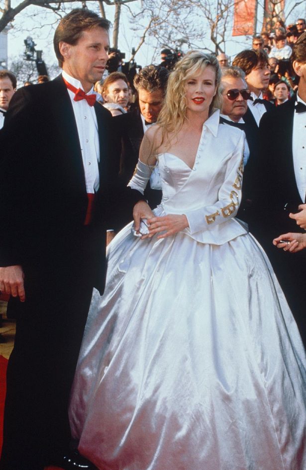 Los peores vestidos en la historia de los premios Oscar Fuente: mirror.co.uk