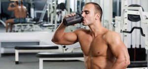 músculos marcados, ejercicio, beber agua
