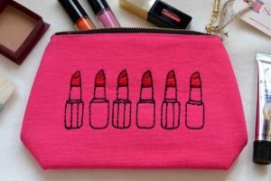 bolsa de maquillaje, esenciales mujer