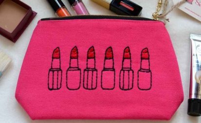 bolsa de maquillaje, esenciales mujer